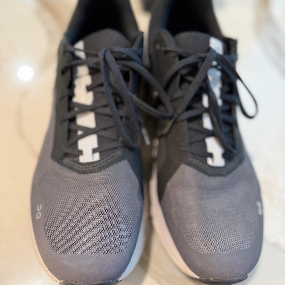 On Running Men's Black and Gray Sneakers